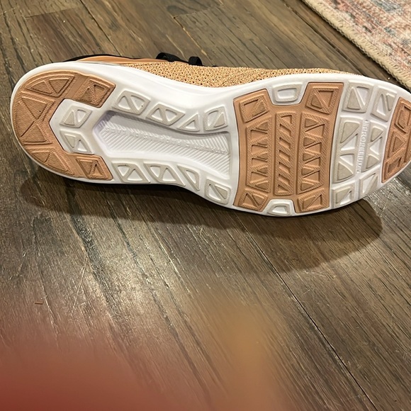 APL size 8 women’s - Picture 2 of 3